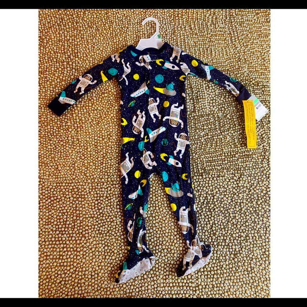 Carters sleepwear 18 months. 🍼🚼 New never worn